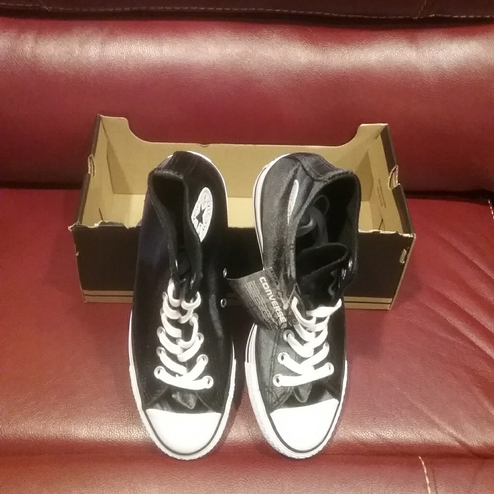 NWT ConverseVelvet Hi-tops 8.5 FinalPrice - Picture 4 of 6